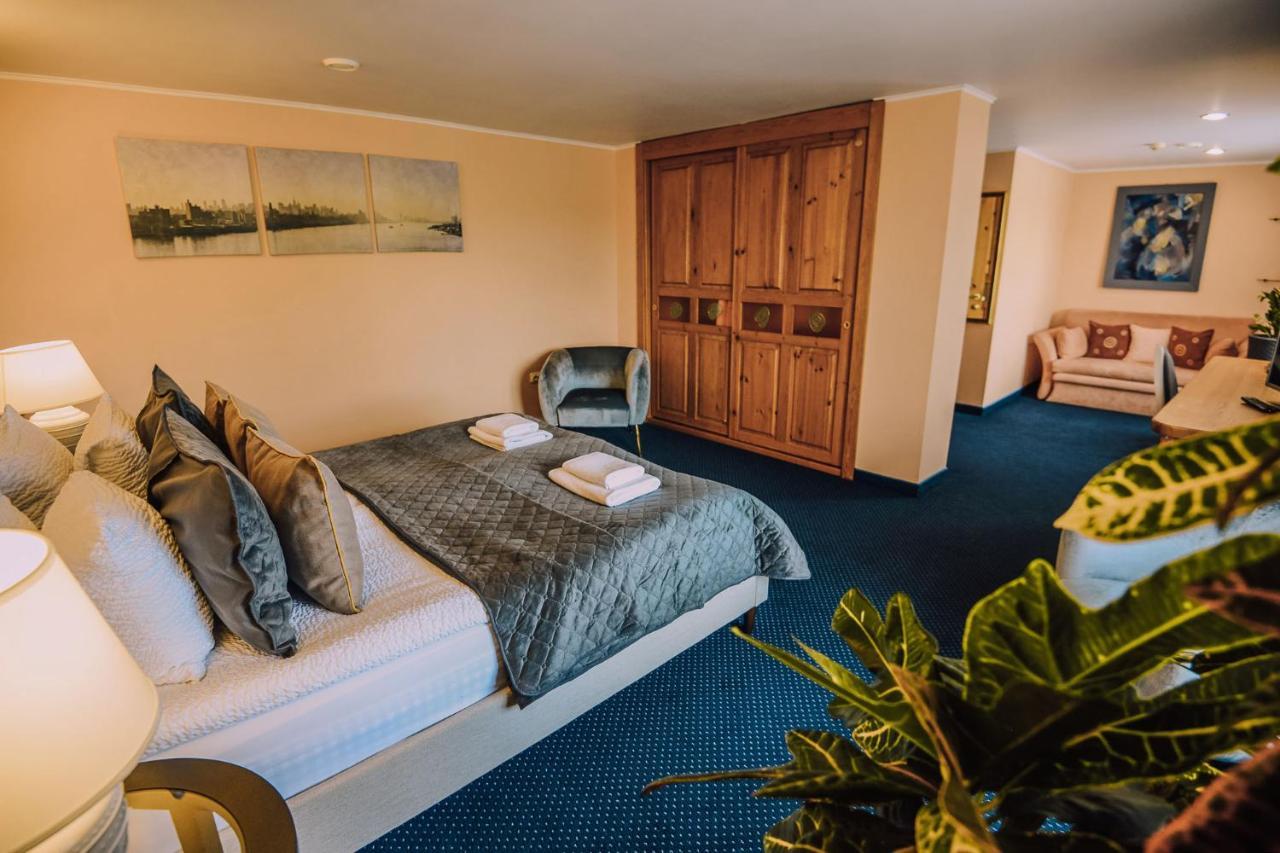 Hotel Jolanta à Alūksne Extérieur photo