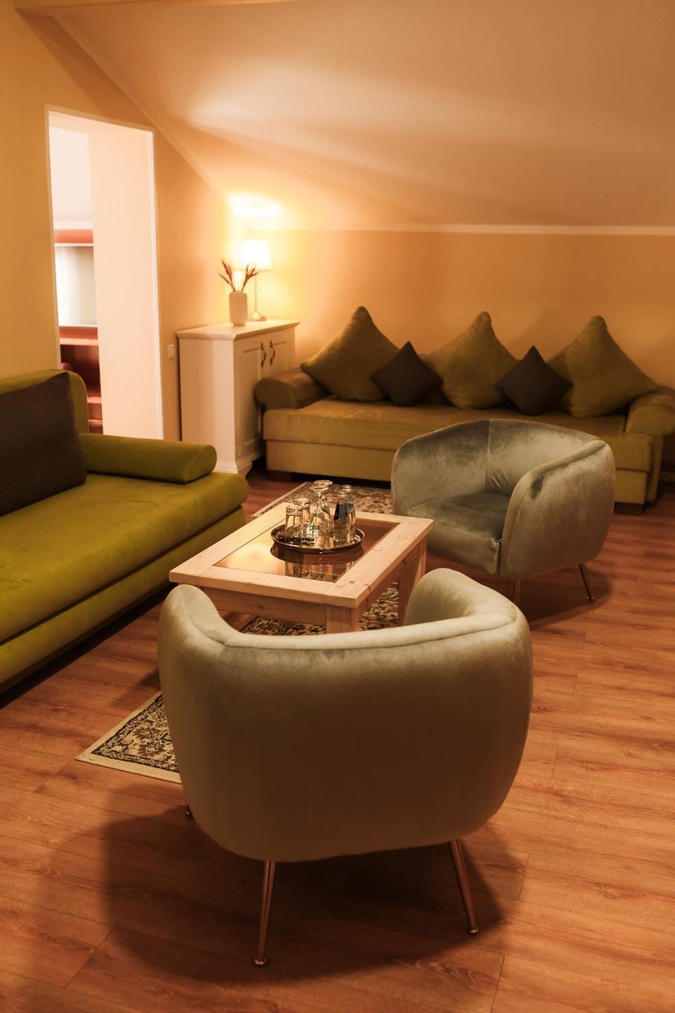 Hotel Jolanta à Alūksne Extérieur photo